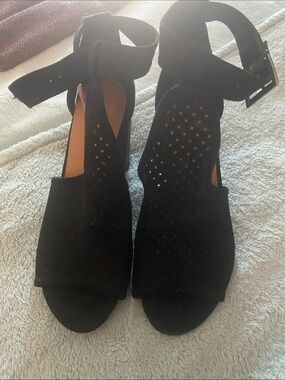 Universal Thread Black Perforated Ankle-Strap Heels